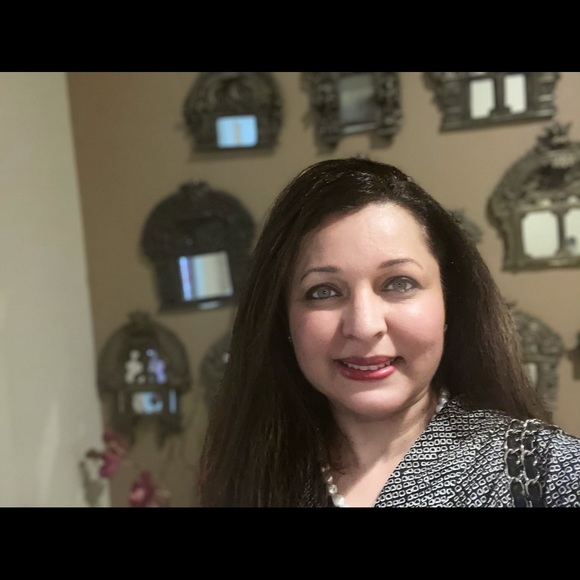 Meet your Posher, Renu - Picture 1 of 1